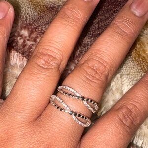 Elegant Gold and Black Women's Ring